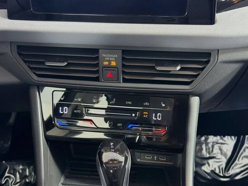 Used 2025 Volkswagen Jetta SE FWD image 16