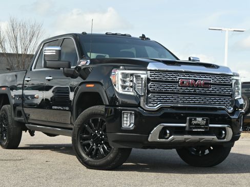 Used 2021 GMC Sierra 2500 Denali w/ Denali Black Diamond Edition image 2
