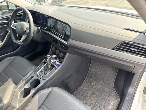 Used 2024 Volkswagen Jetta SE w/ Panoramic Sunroof Package FWD image 16
