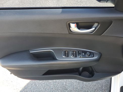Used 2019 Kia Optima S image 18