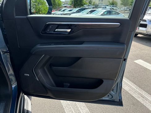 Used 2025 Chevrolet Tahoe Premier RWD image 33