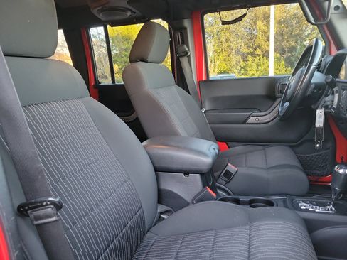 Used 2012 Jeep Wrangler Unlimited Sport image 27