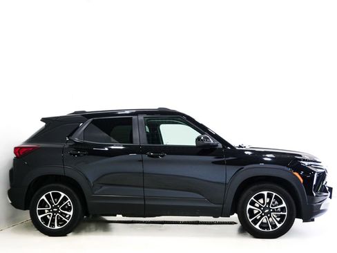 Used 2025 Chevrolet TrailBlazer LT FWD image 4