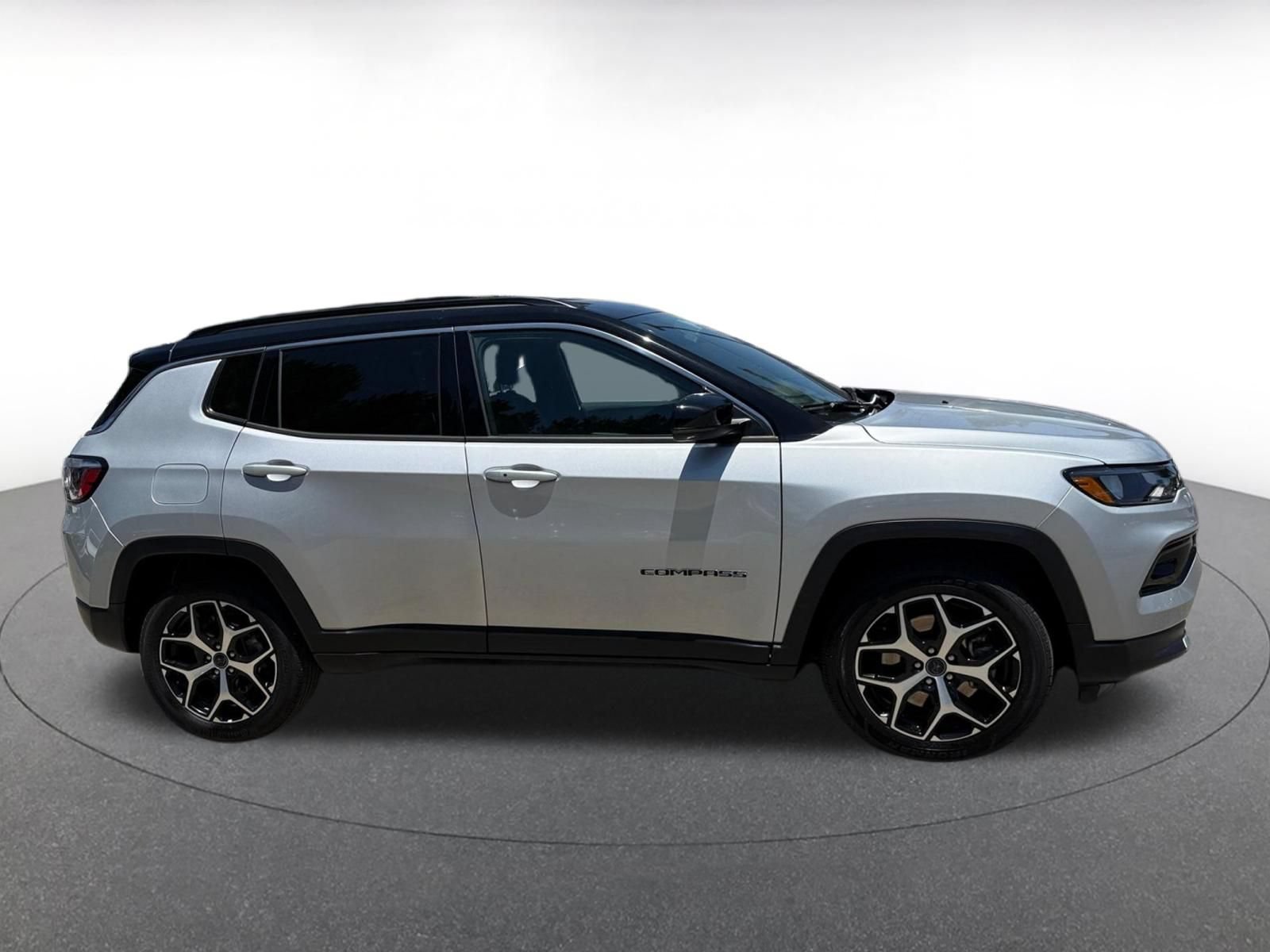 Used 2025 Jeep Compass Limited AWD/4WD image 14