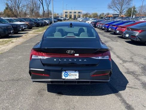 Certified 2025 Hyundai Elantra SEL image 5