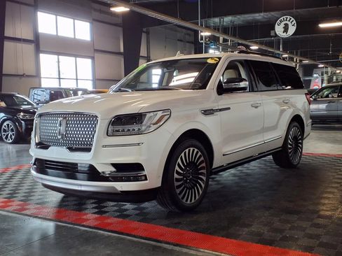 Used 2020 Lincoln Navigator Black Label w/ Cargo Convenience Package image 3