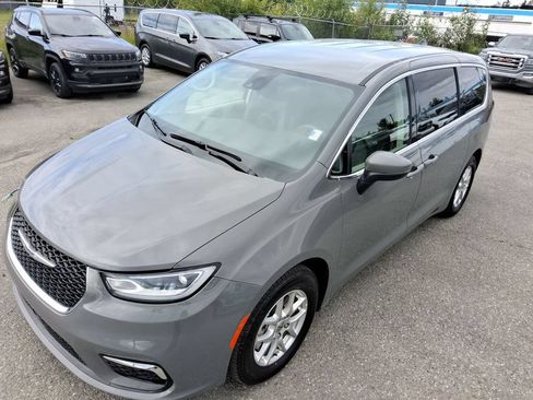 Certified 2023 Chrysler Pacifica Touring-L FWD image 1