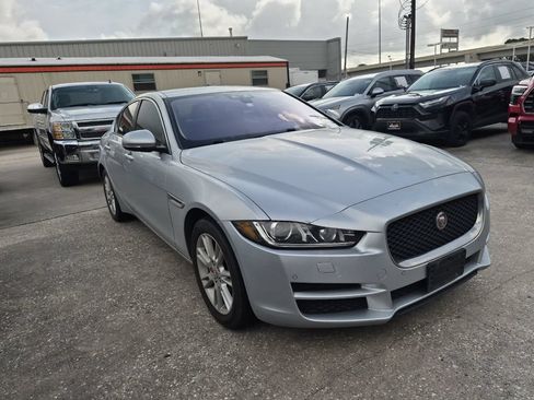 Used 2018 Jaguar XE Premium AWD/4WD image 4