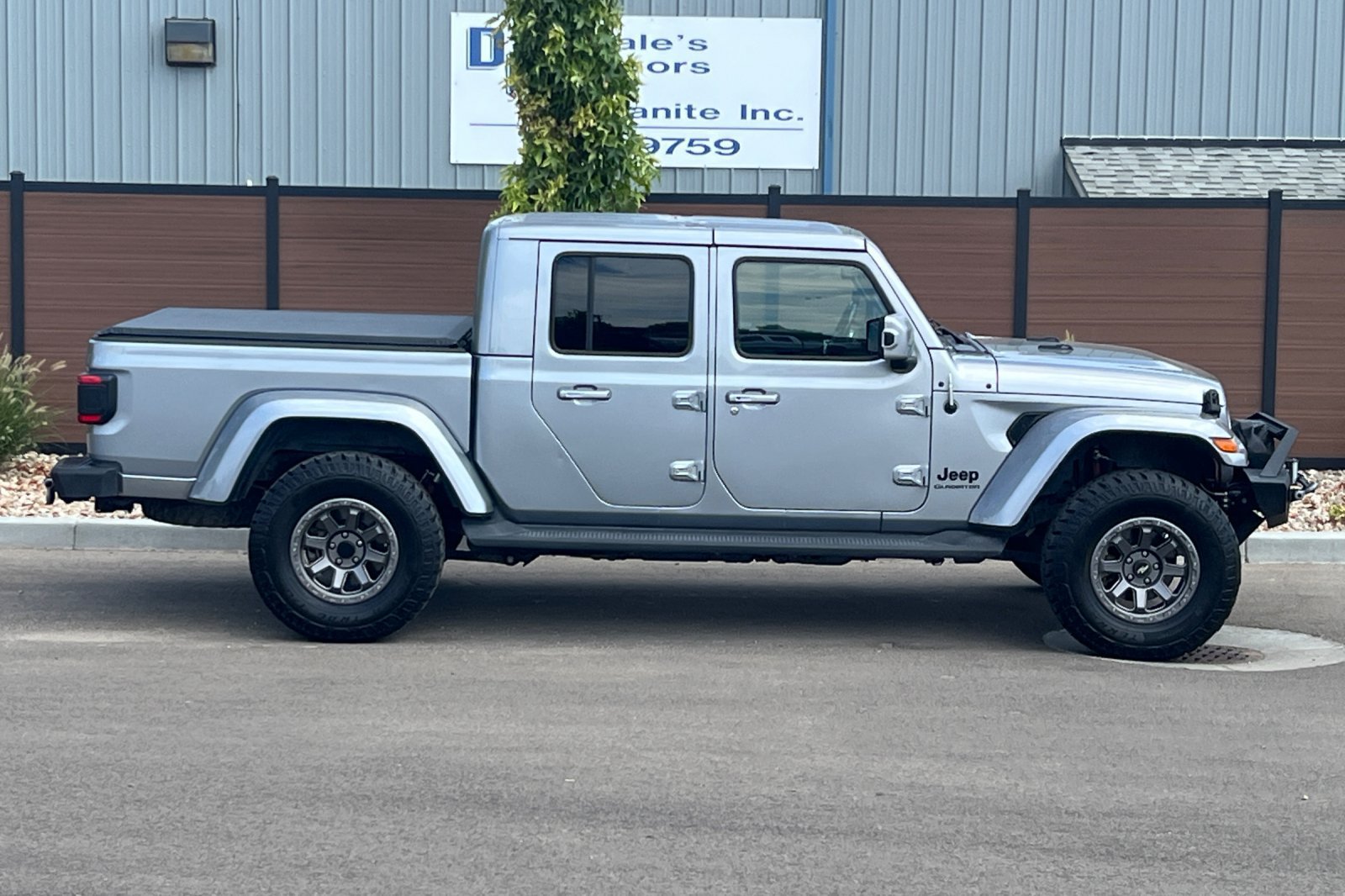 Used 2021 Jeep Gladiator Overland AWD/4WD image 3