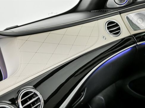 Used 2020 Mercedes-Benz Maybach S 560 4MATIC image 35