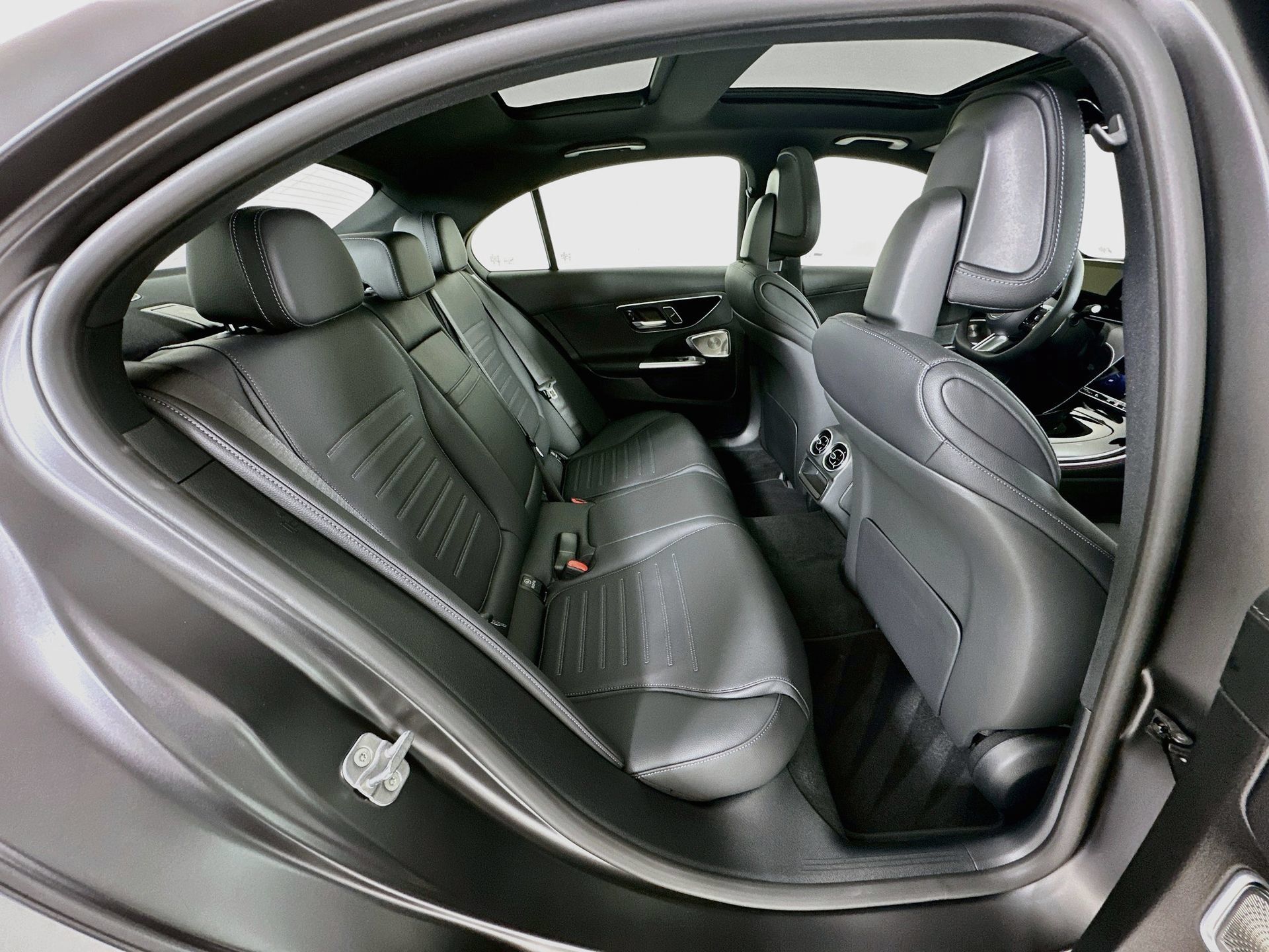 Used 2025 Mercedes-Benz C 300 Sedan image 30