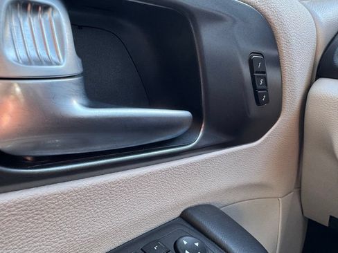 Used 2024 Chrysler Pacifica Touring-L FWD image 29