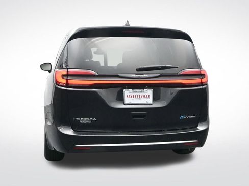 Used 2023 Chrysler Pacifica Touring-L FWD image 9