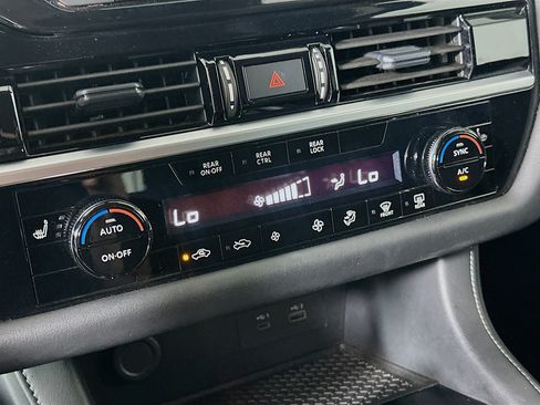 Used 2025 Nissan Pathfinder SV FWD image 23