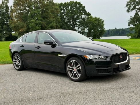 Used 2017 Jaguar XE Premium AWD/4WD image 2