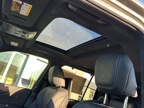 Used 2023 Lexus LX 600 4WD w/ Luxury Package image 30