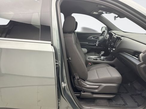 Used 2023 Chevrolet Traverse LT AWD/4WD image 17