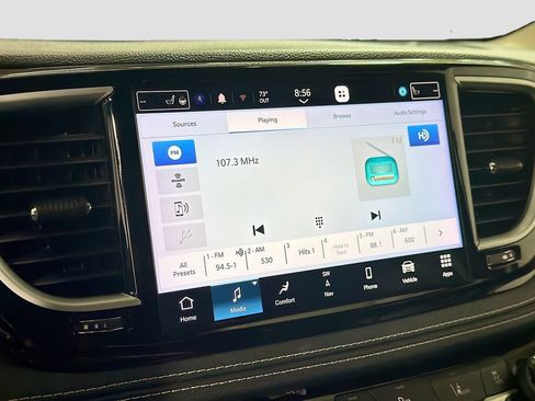 Used 2023 Chrysler Pacifica Limited FWD image 16