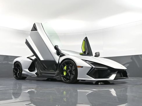 Used 2024 Lamborghini Revuelto AWD/4WD image 35