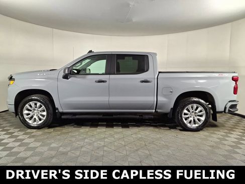 Used 2024 Chevrolet Silverado 1500 Custom image 2