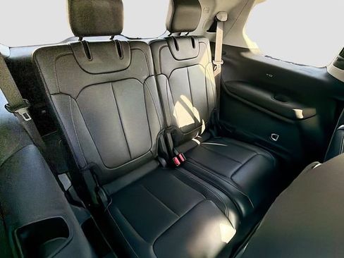 Used 2023 Jeep Grand Cherokee L Limited AWD/4WD image 23