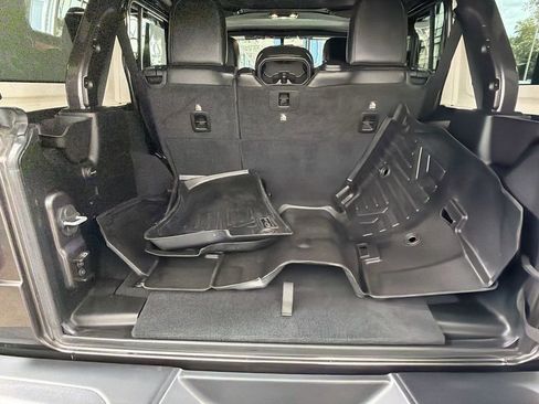 Used 2019 Jeep Wrangler Unlimited Rubicon AWD/4WD image 27
