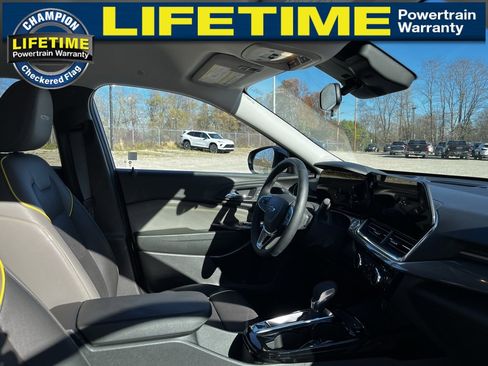 Used 2024 Chevrolet Trax ACTIV w/ Driver Confidence Package image 36