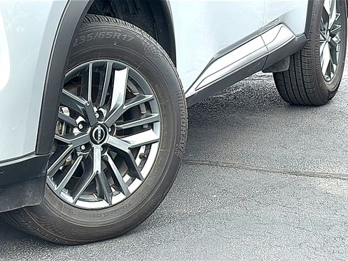 Used 2024 Nissan Rogue S image 3