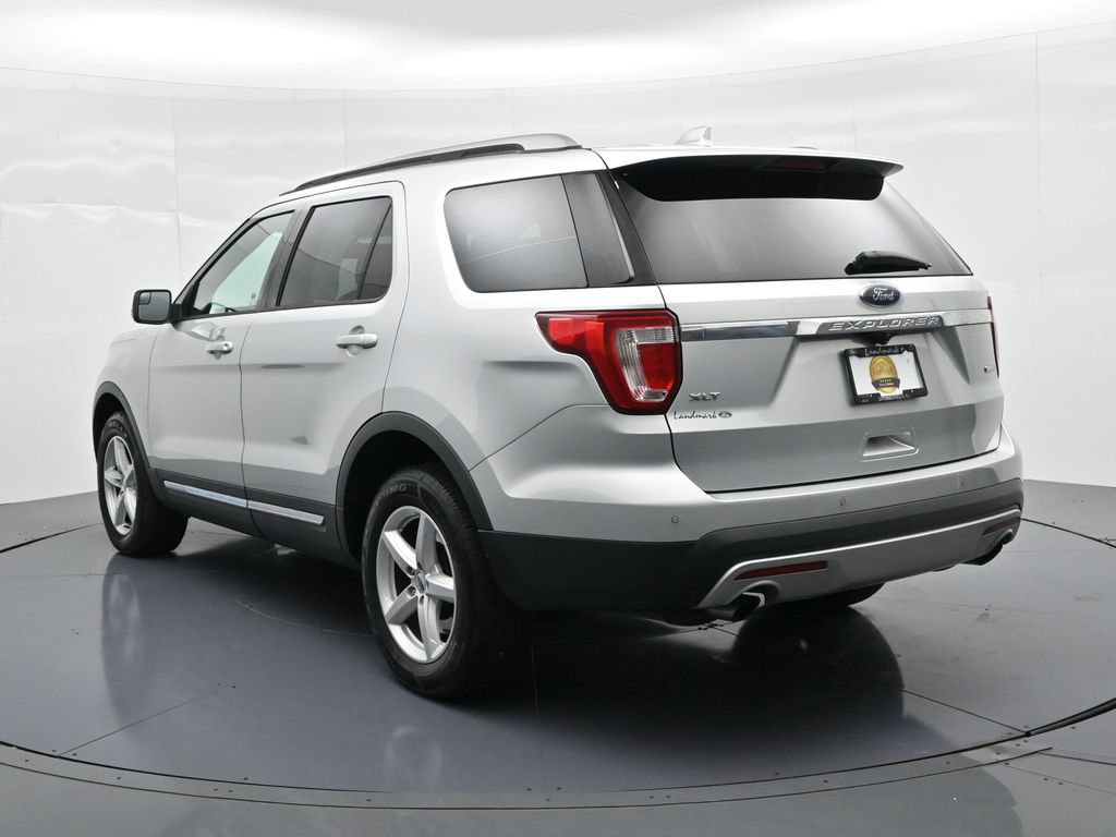 Used 2017 Ford Explorer XLT w/ Equipment Group 201A AWD/4WD image 8
