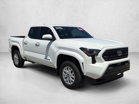 Certified 2024 Toyota Tacoma SR5 AWD/4WD image 3