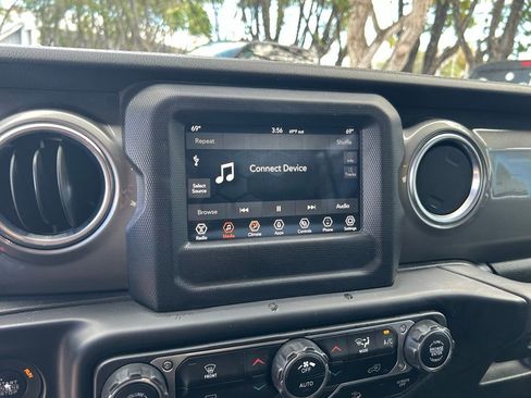 Used 2021 Jeep Wrangler Unlimited Sahara image 24