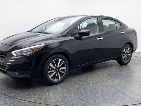 Used 2025 Nissan Versa SV FWD image 3