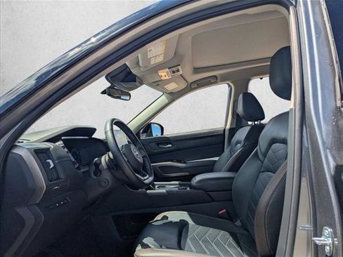 Used 2025 Nissan Pathfinder Platinum w/ Cargo Package image 14