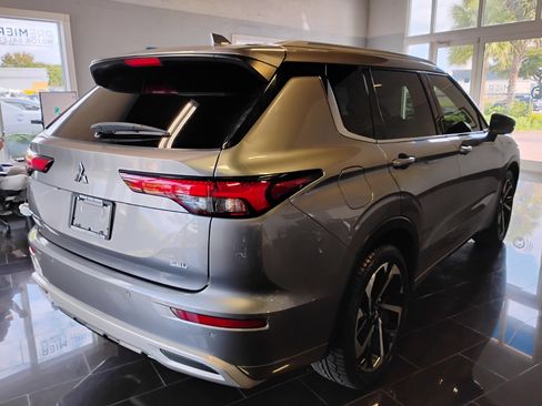 Used 2023 Mitsubishi Outlander SEL image 53
