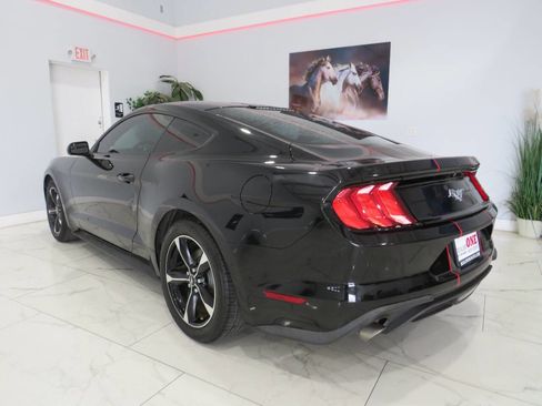 Used 2018 Ford Mustang Coupe image 5