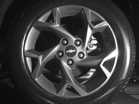 Used 2025 Chevrolet Trax LT w/ LT Convenience Package image 14