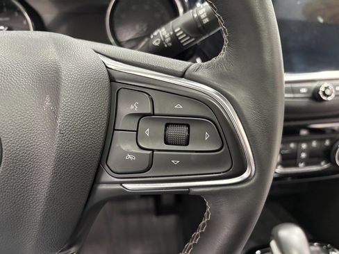 Used 2022 Buick Encore GX Essence w/ Experience Buick Package image 14