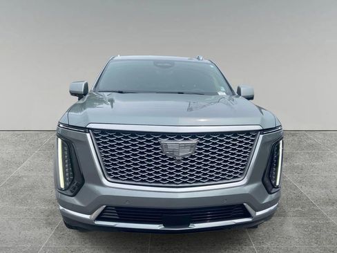 Certified 2025 Cadillac Escalade ESV Premium Luxury w/ LPO, Radiant Package AWD/4WD image 8