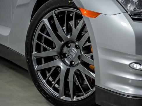 Used 2016 Nissan GT-R Premium image 4