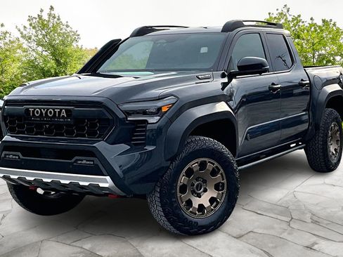 Used 2025 Toyota Tacoma 4x4 Double Cab Hybrid image 12