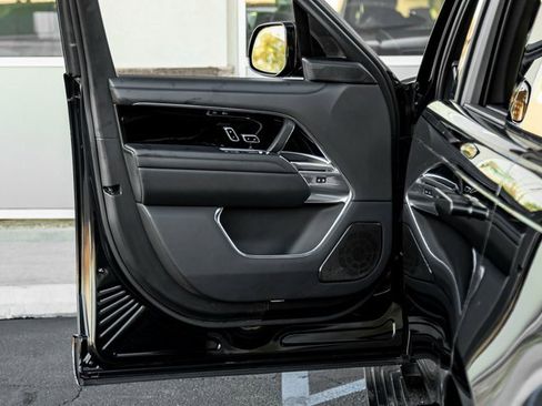 Used 2023 Land Rover Range Rover Long Wheelbase Autobiography image 12