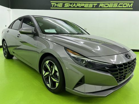 Used 2023 Hyundai Elantra SEL w/ Convenience Package FWD image 2