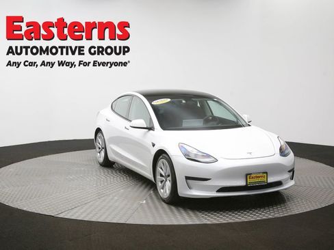 Used 2021 Tesla Model 3 Standard Range Plus image 45