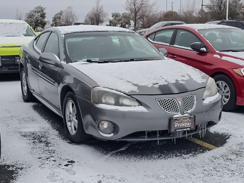 Used 2007 Pontiac Grand Prix Base image 2