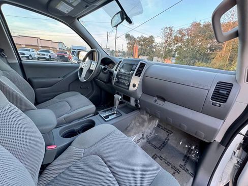 Used 2018 Nissan Frontier SV image 13