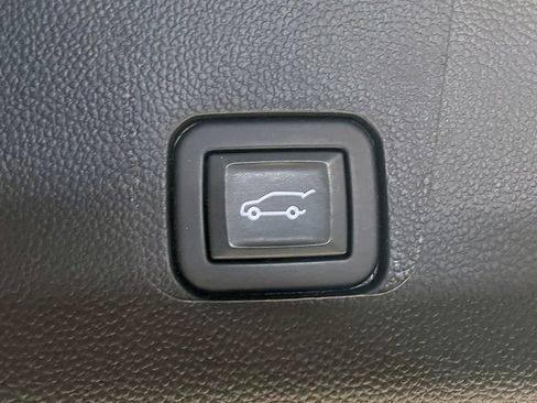 Used 2023 Chevrolet Traverse RS image 13