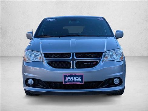 Used 2019 Dodge Grand Caravan SE FWD image 2