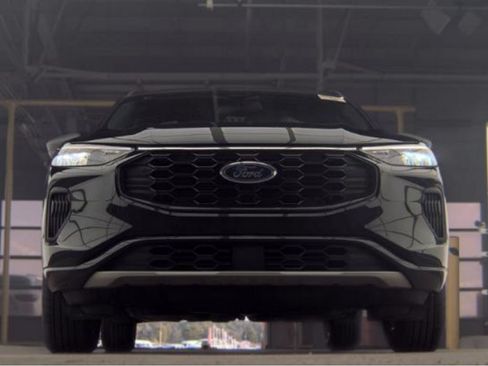 Used 2023 Ford Escape ST-Line w/ Tech Pack #1 AWD/4WD image 4