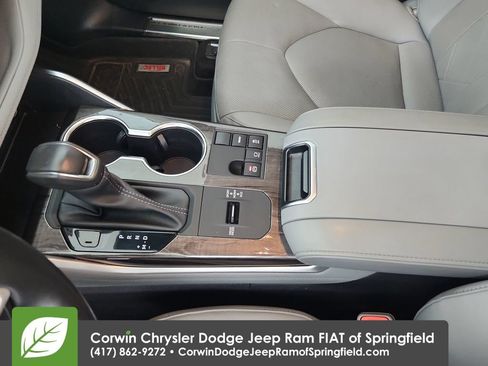 Used 2023 Toyota Highlander Platinum FWD image 28