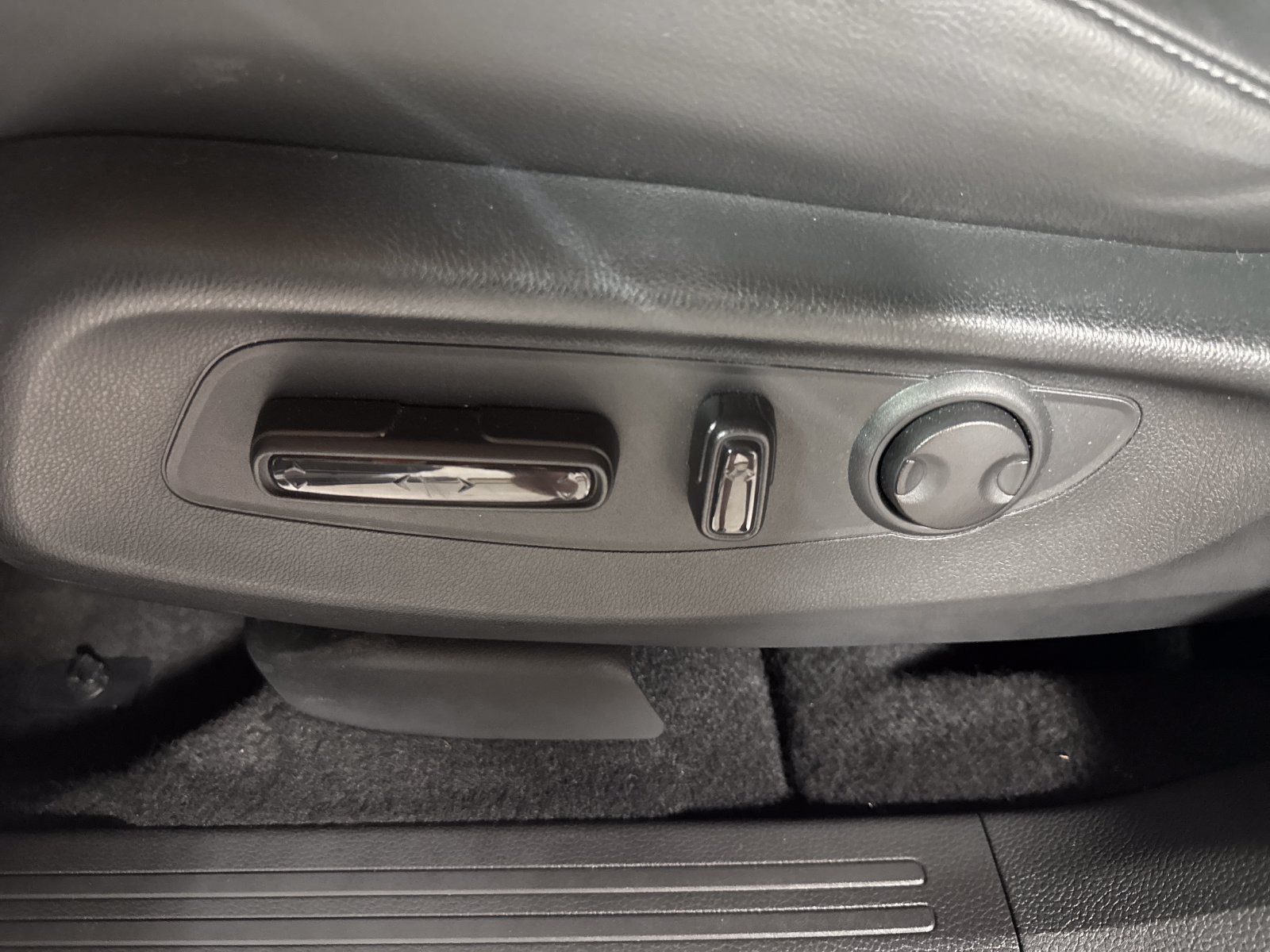 Used 2025 Honda CR-V EX-L image 15